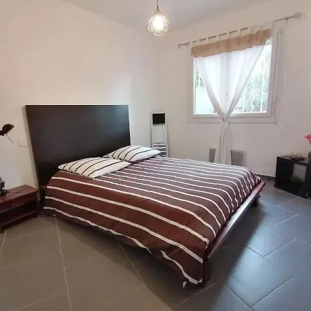 بيت للعطل La Maison Du Soleil & Du Sourire نيم